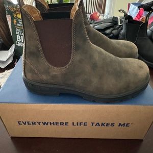 Blundstone 585 booties.